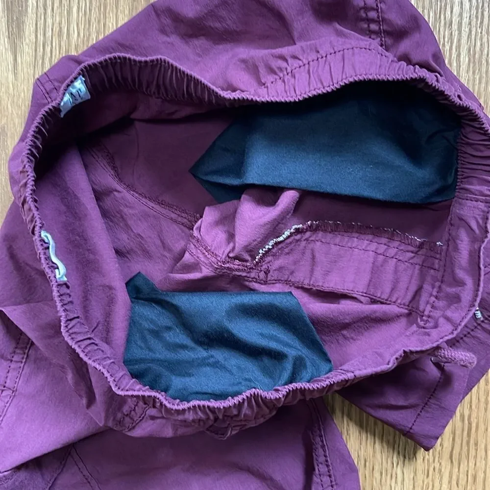 Gap kids utility shorts.  Drawstring waist.  Size boys XL.